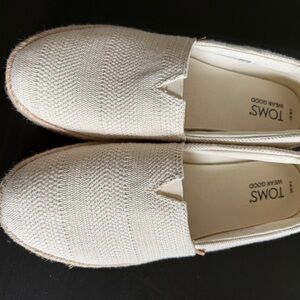 TOMS Knit Slip-On Espadrilles in Off-White Cream like new no flaws size 7